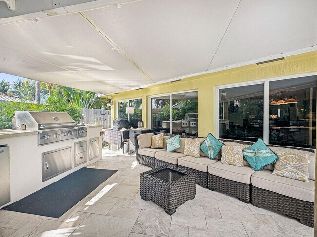 Building Photo - 280 SE 3rd Ave