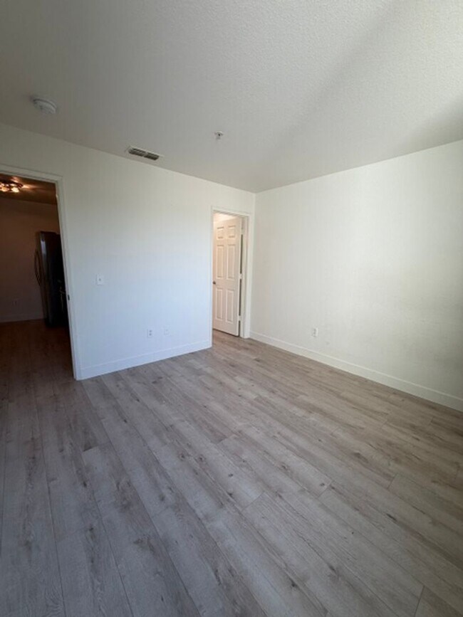 Building Photo - Very Nice 2 Bedroom and 2 Bathroom Apartment $2,300 + $175.00 WSG
