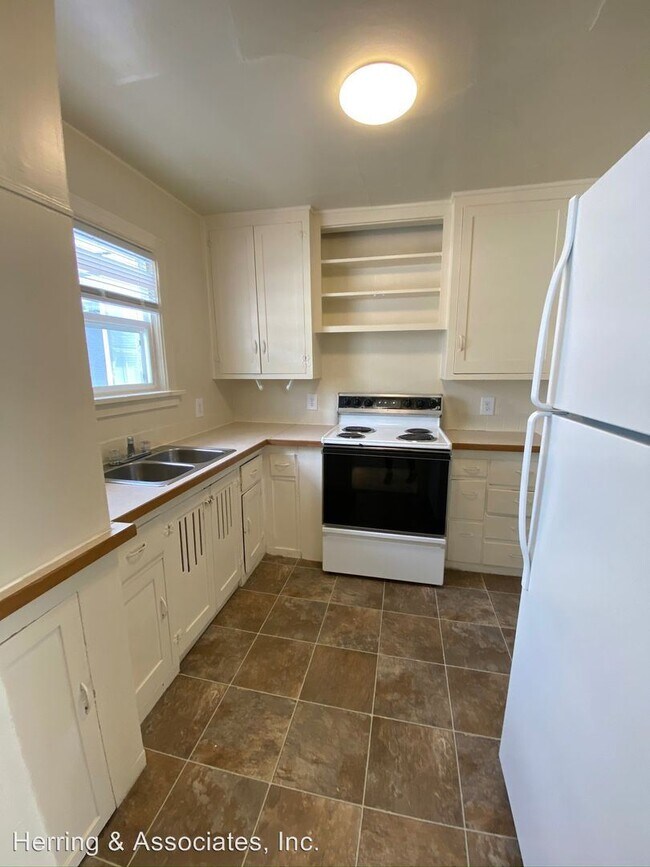 Building Photo - 527 N Chelan Ave