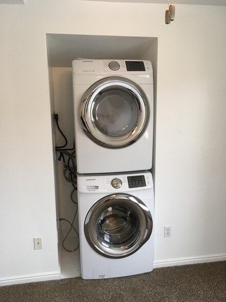 Building Photo - 391 900 E
