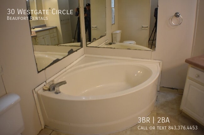 Building Photo - 30 Westgate Cir