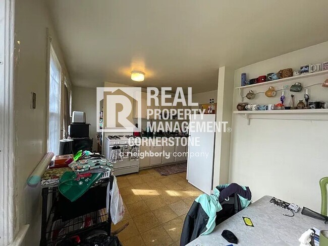 Building Photo - 808 W Kalamazoo Ave