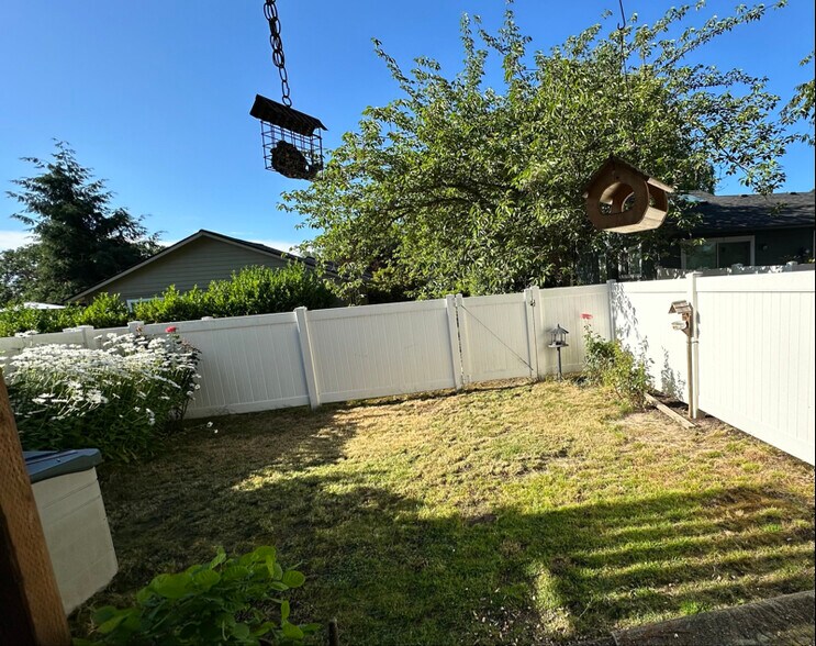 Building Photo - 1918 NW 143rd Ave