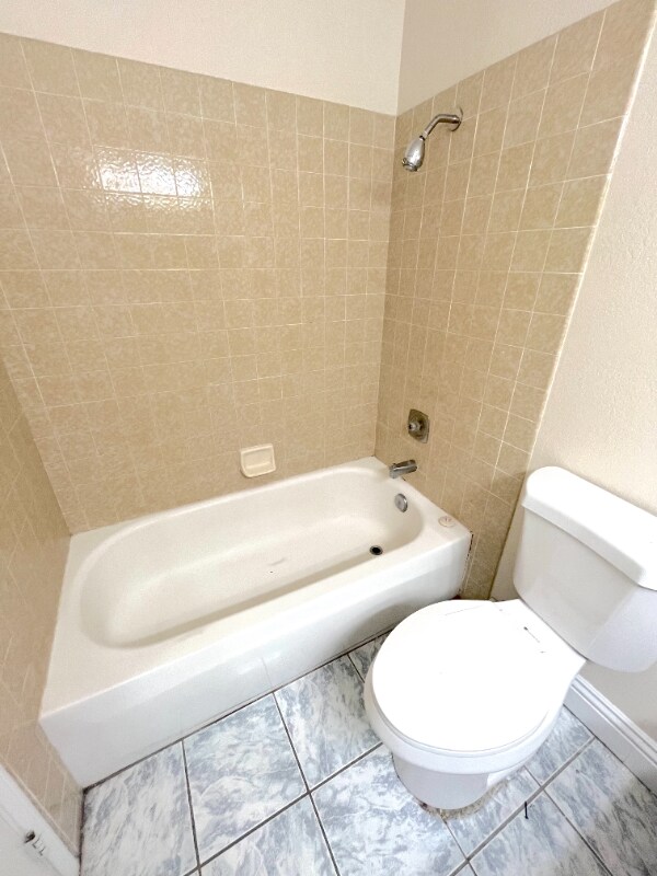 Building Photo - 111 E Rosewood Ct
