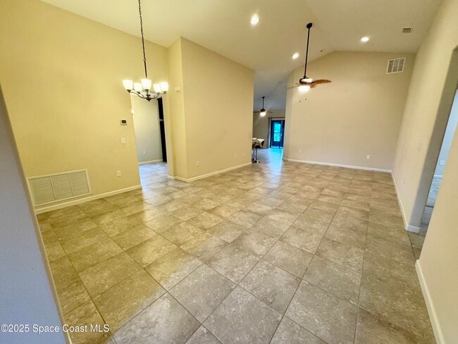 Building Photo - 590 Trymore Dr SE