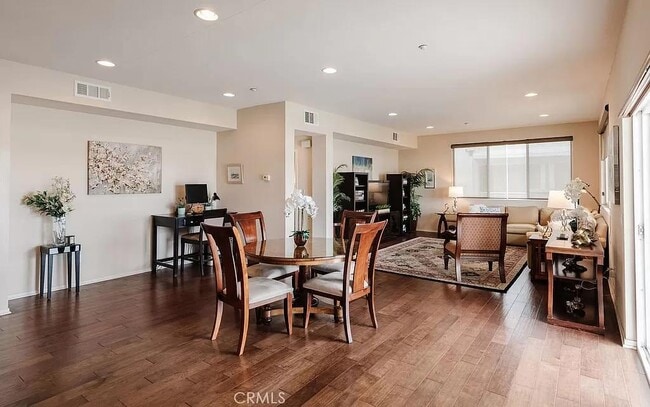 Building Photo - 13032 Union Ave