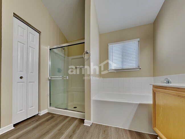 Building Photo - 388 Pheasant Chase Dr