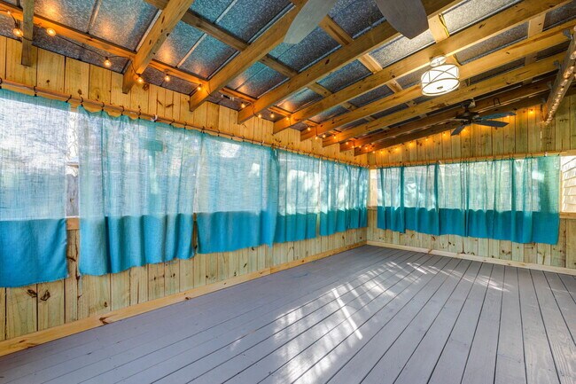 Building Photo - 8042 Nova Ct