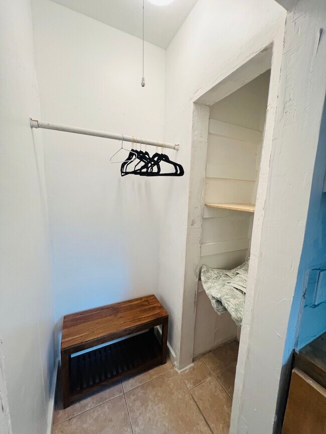 Building Photo - 11400 NE 13th Ave