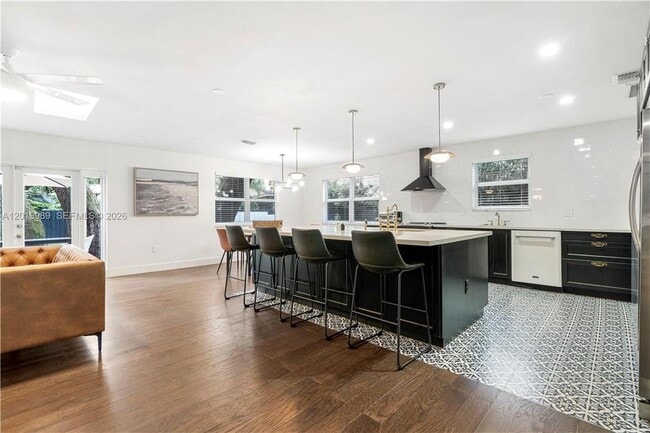 Building Photo - 5840 SW 37th Ave