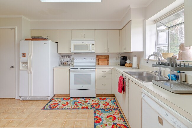 Building Photo - 3014 SW Westlake Cir