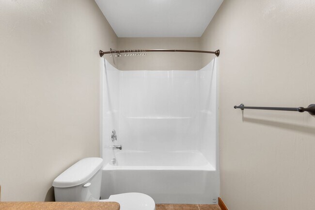 Building Photo - Spacious Single Level home with A/C & 3-ca...