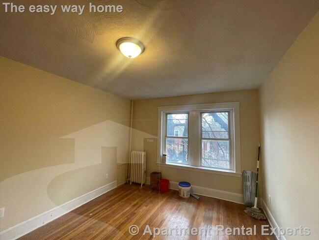 Building Photo - 15 Linnaean St