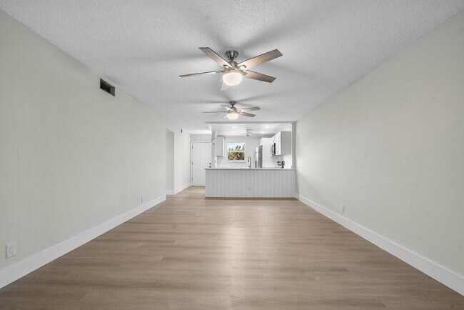 Building Photo - 2601 NE 3rd Ct