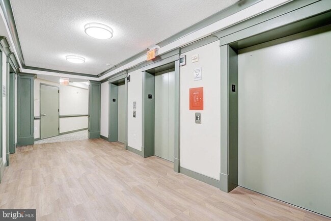 Building Photo - 3101 N Hampton Dr