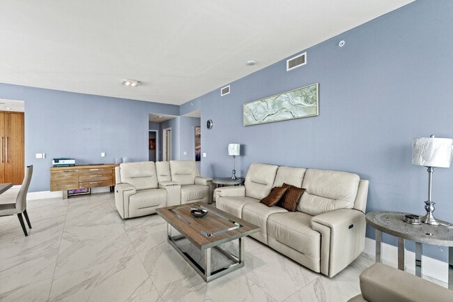 Building Photo - Luxury Beachfront Living at Its Finest – Fully Furnished Condo in Prime Fort Lauderdale Location!