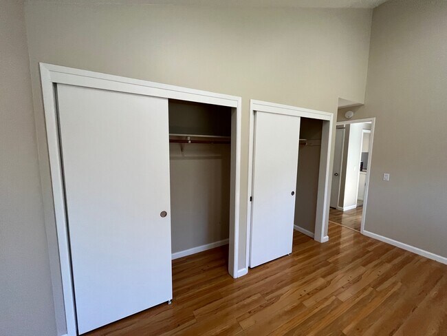 Building Photo - 61 Knolls Ln