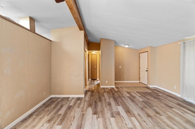 Building Photo - 4 Fairbairn Rd