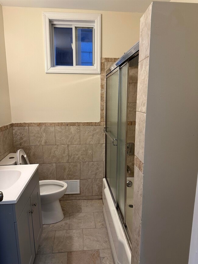 Building Photo - 125 W 28th St