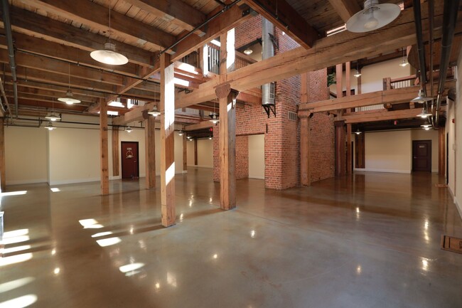 Building Photo - 815 Porter St