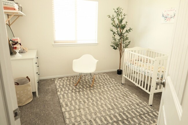 Building Photo - 5 Bedroom/3.5 Bathroom House in Lehi