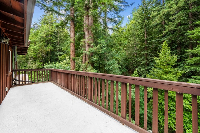 Building Photo - 975 Logan Creek Rd