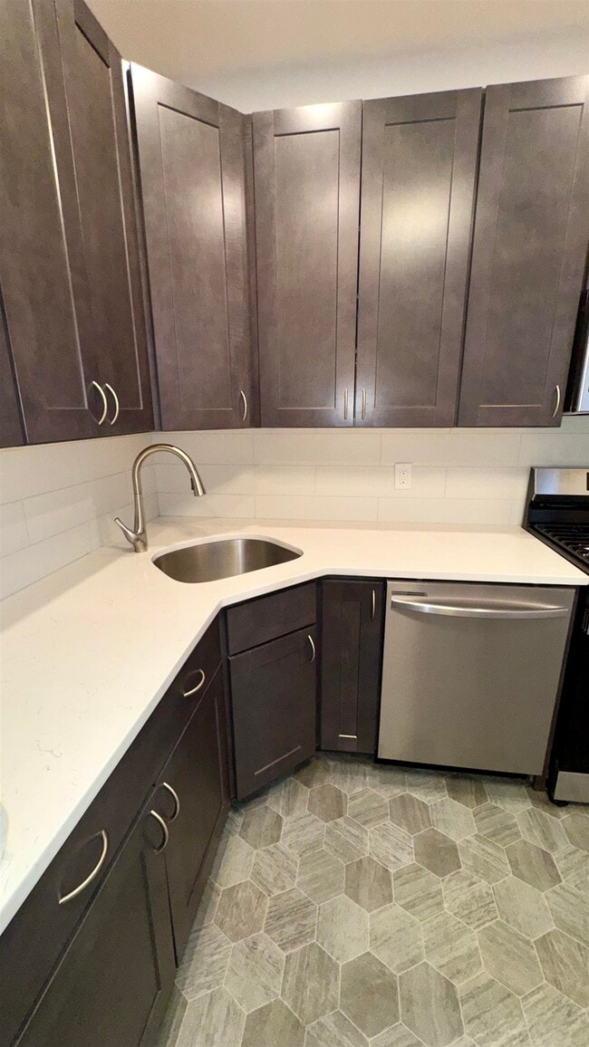 Building Photo - 76 Beacon Ave