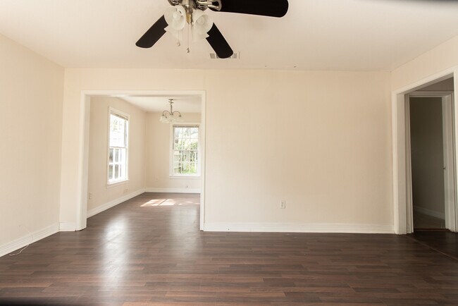 Building Photo - 1303 E Avenue G