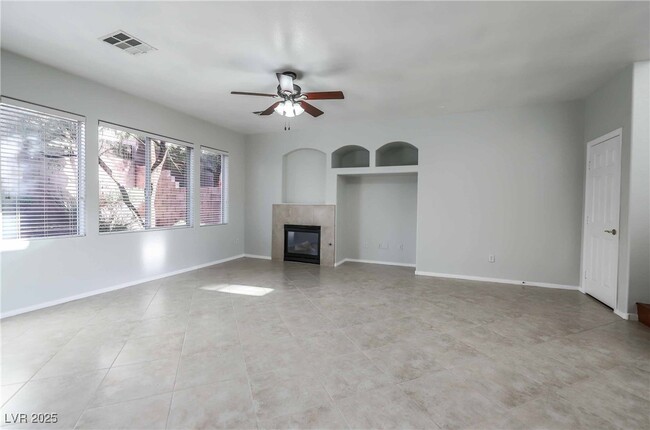 Building Photo - 2219 Summer Home St
