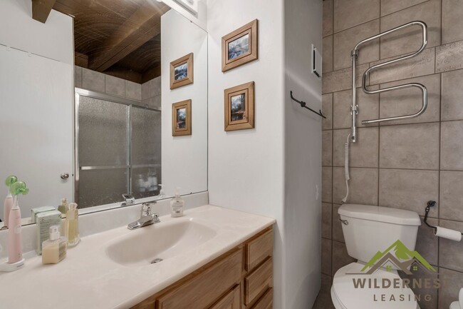 Building Photo - Treehouse Condo - 2 Bedroom/2 Bath Inviting Condo w/All Utilities On Bus Route