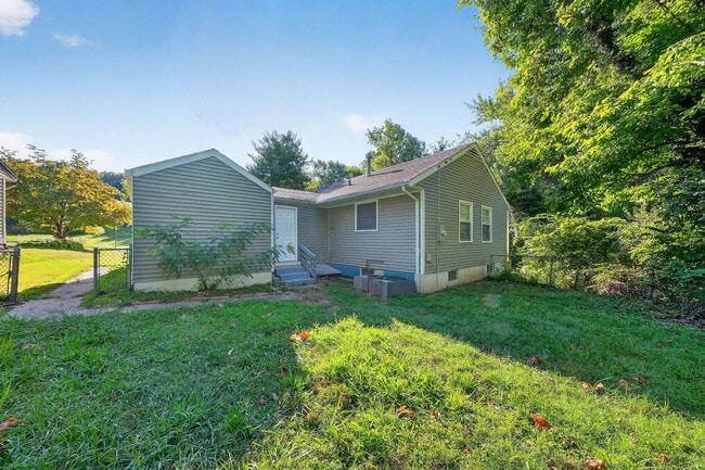 Building Photo - 115 Spring Garden Dr