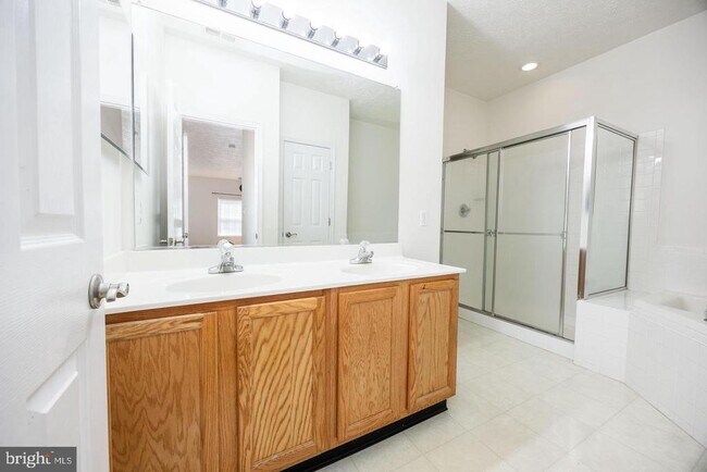 Building Photo - 9549 Wedge Way