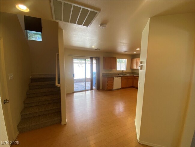 Building Photo - 3945 Bayamon St