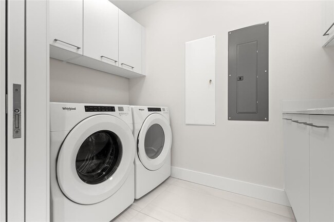 Building Photo - 275 1st Ave S