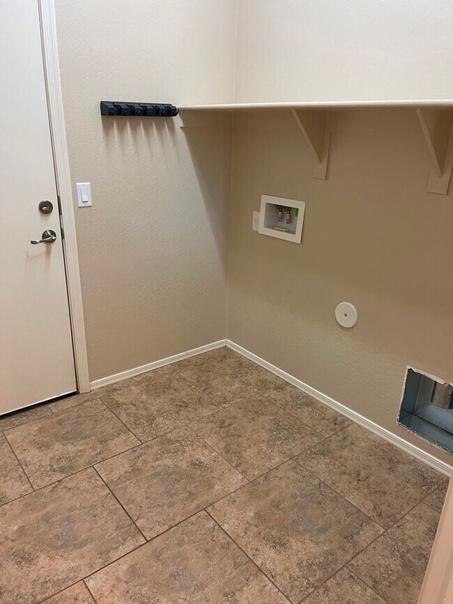 Building Photo - 16551 N 180th Dr