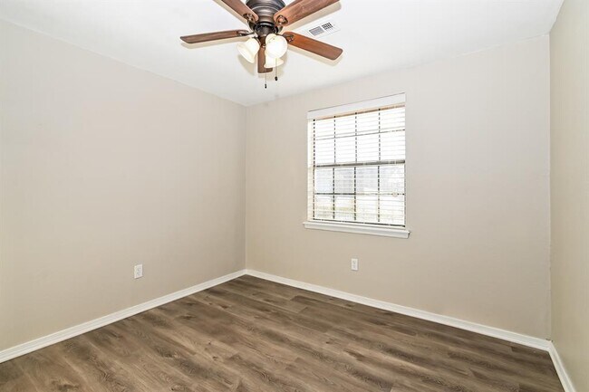 Building Photo - 1105 S Avery Dr