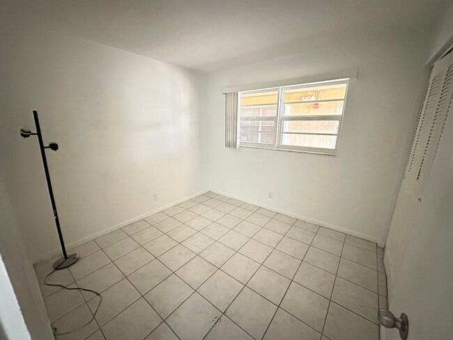 Building Photo - 301 W Ocean Ave