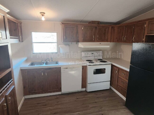 Building Photo - 16 Sarah Hill