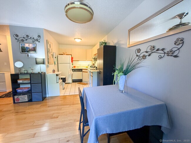 Building Photo - 55 Cross St