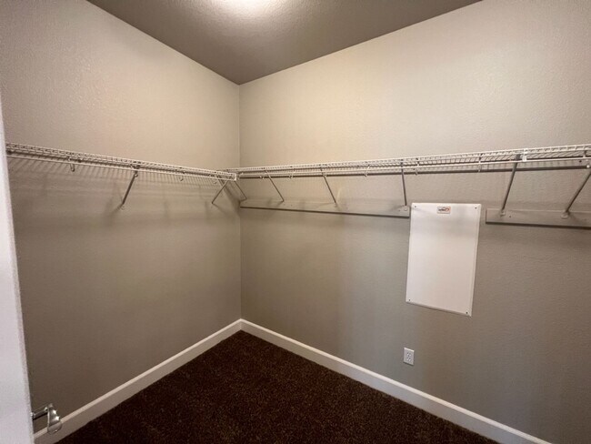 Building Photo - 4 bedroom home with 3 car garage in Patterson!
