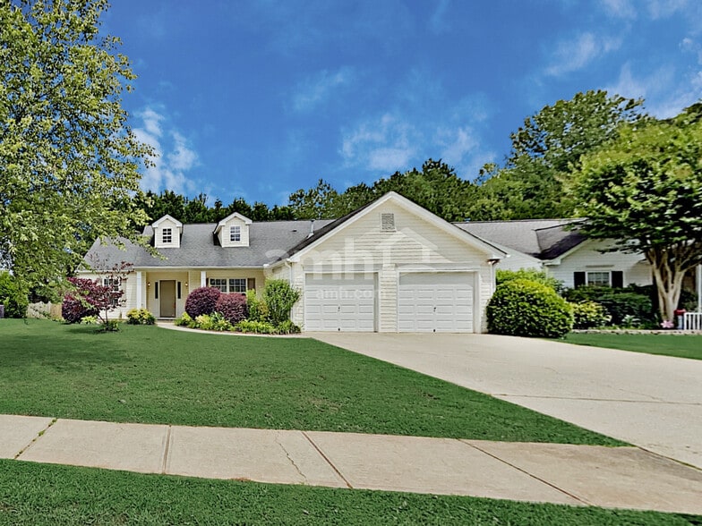 Primary Photo - 517 Lazy River Ln