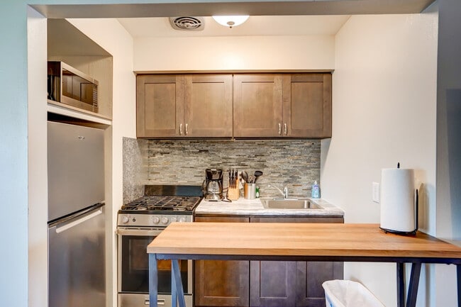 Building Photo - 9407 W Adler St