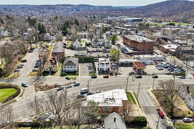 Building Photo - 325 Manville Rd