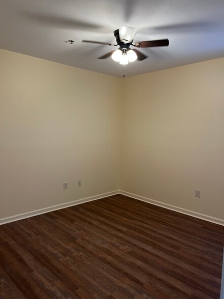 Building Photo - 400 Vista Lake Dr