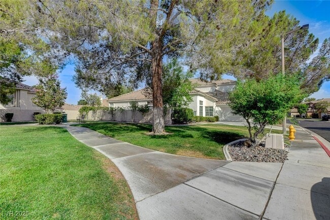 Building Photo - 9244 Pitching Wedge Dr