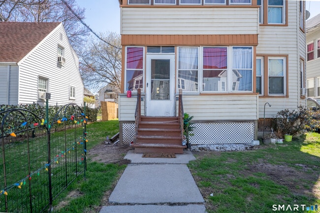 Building Photo - 47-49-49 Roxbury St