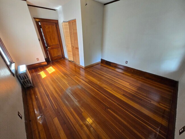 Building Photo - Location Location with this Versatile 2 Bd...