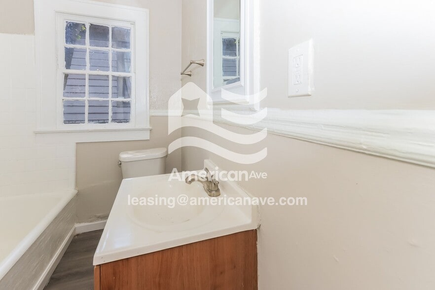 Building Photo - 1369 Winton Ave