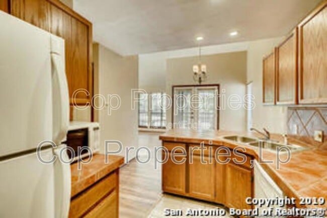 Building Photo - 8633 Datapoint Dr