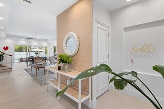 Building Photo - 5 Coconut Ln